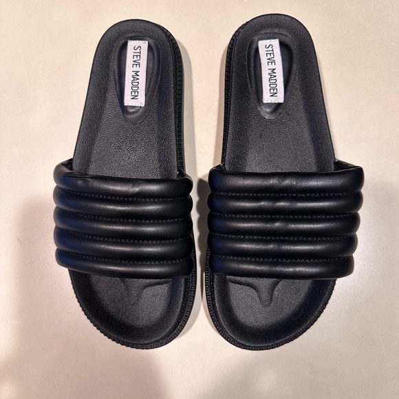 Steve Madden Shoes - NWOT Black Steve Madden platform slide